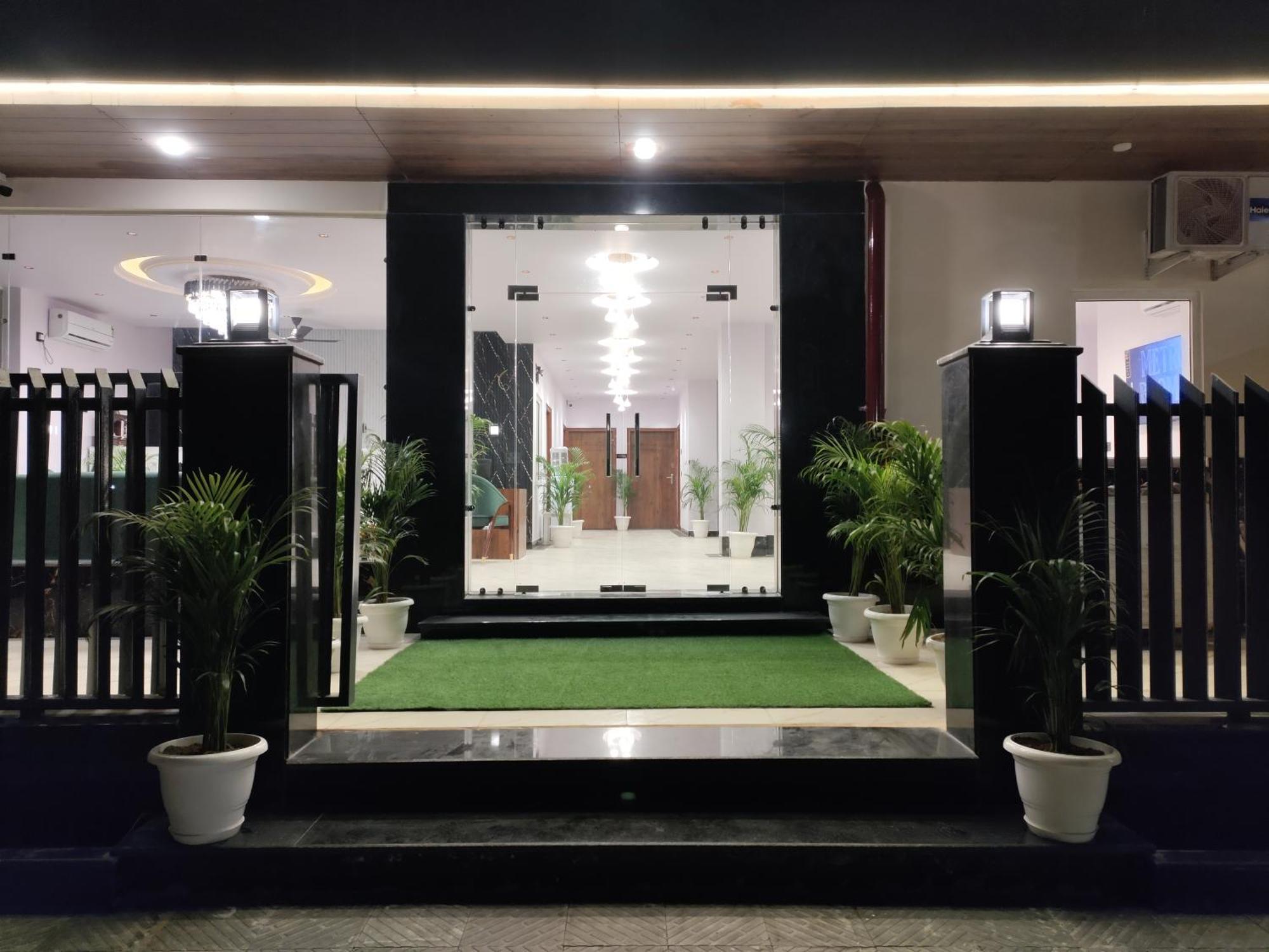 Emerald Suites Greater Noida Εξωτερικό φωτογραφία