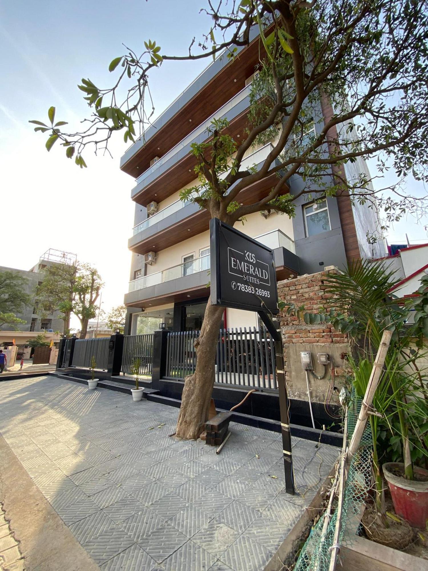 Emerald Suites Greater Noida Εξωτερικό φωτογραφία