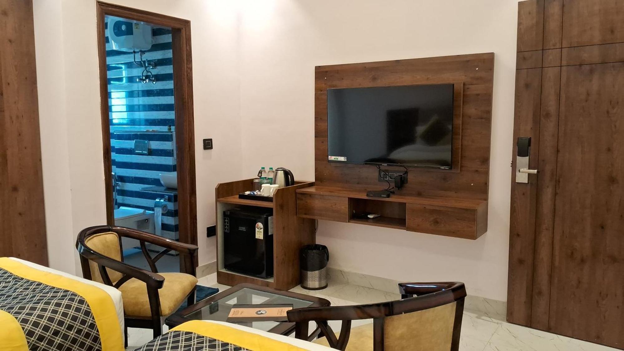 Emerald Suites Greater Noida Δωμάτιο φωτογραφία