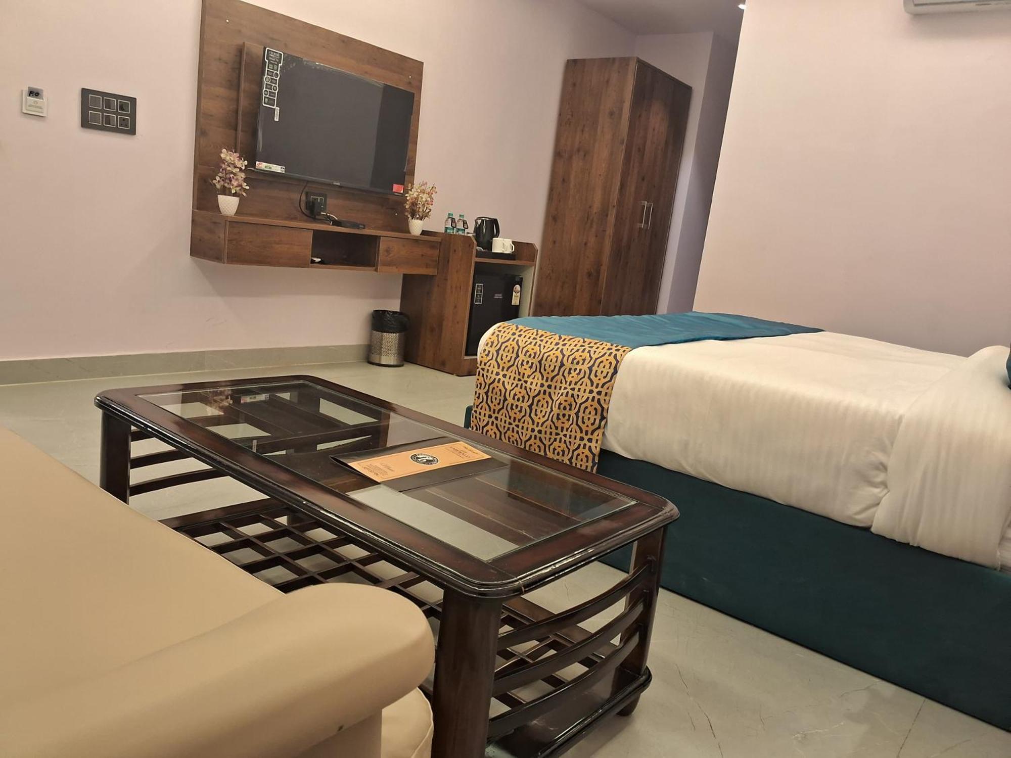Emerald Suites Greater Noida Δωμάτιο φωτογραφία