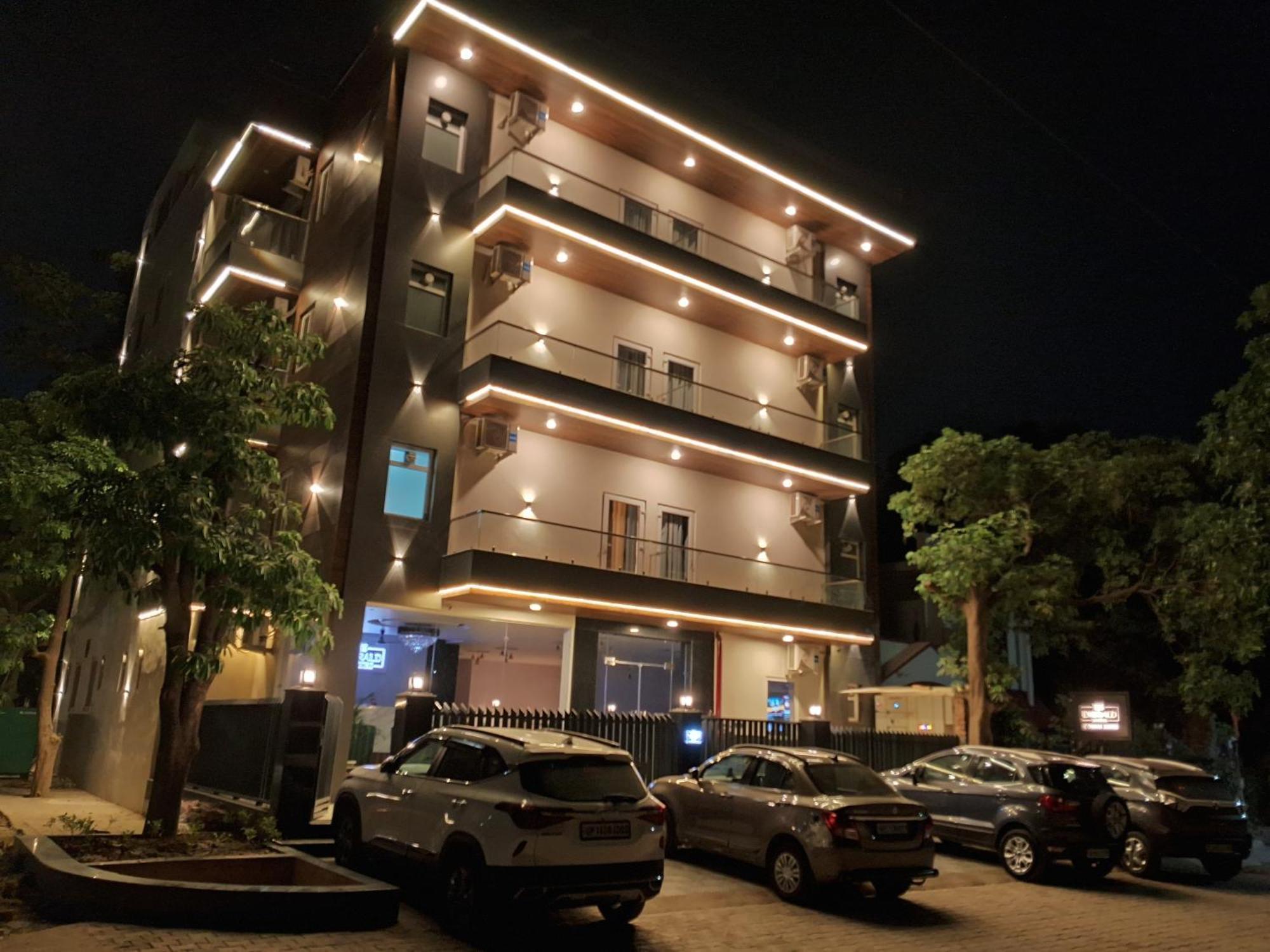 Emerald Suites Greater Noida Εξωτερικό φωτογραφία